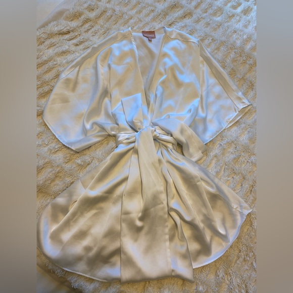 First Look Bridal White Robe Wedding Getting Ready - Picture 9 of 11